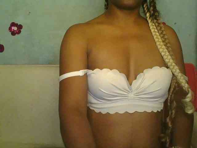 MayaQueen webcam