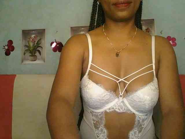 MayaQueen webcam