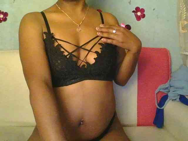 MayaQueen webcam