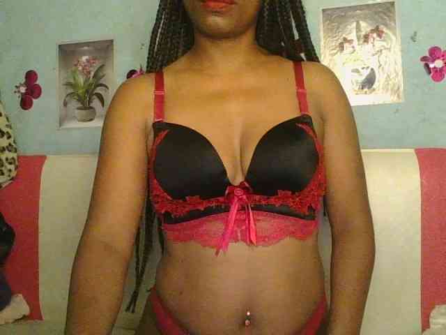 MayaQueen webcam