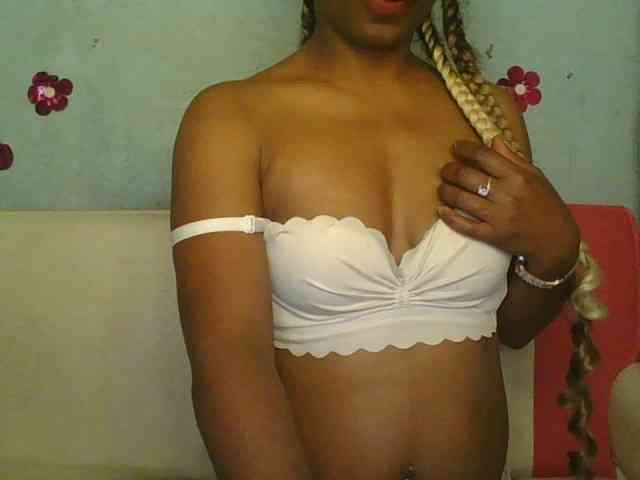 MayaQueen webcam