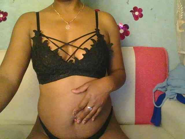 MayaQueen webcam