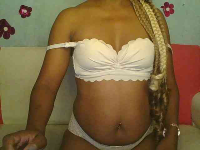 MayaQueen webcam