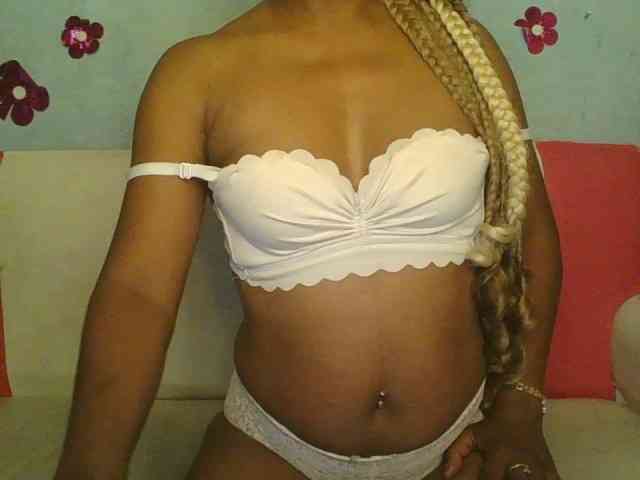 MayaQueen webcam