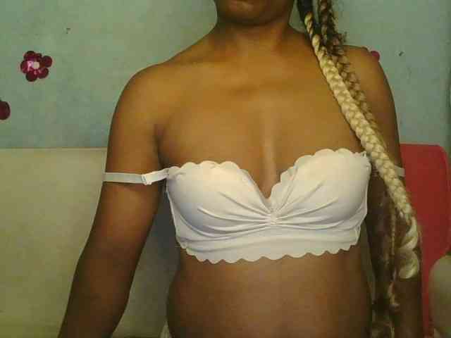 MayaQueen webcam