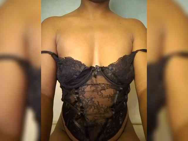 MayaQueen webcam