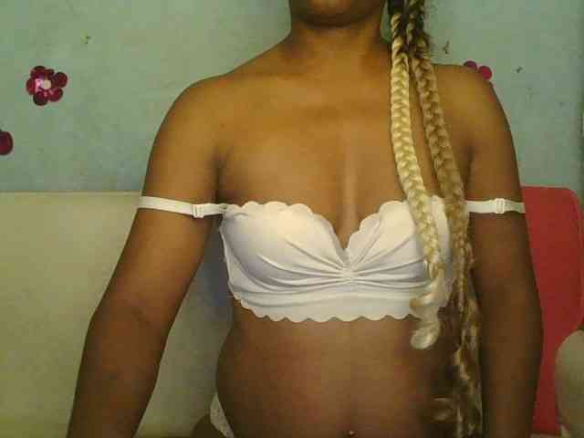 MayaQueen webcam