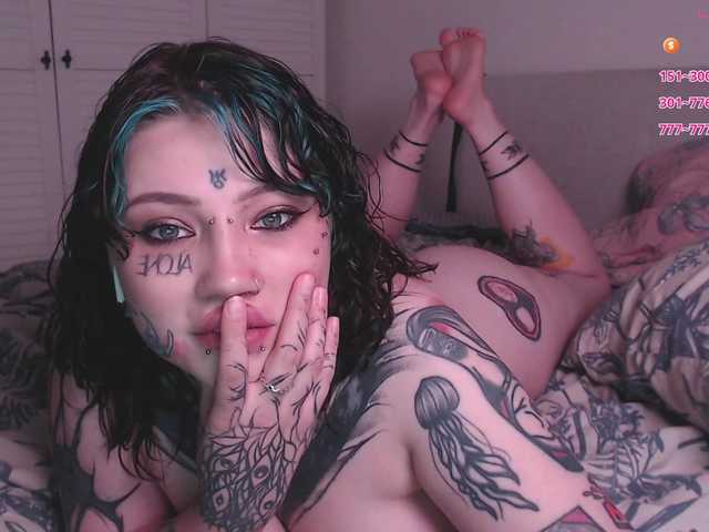 tradishka live cam on BongaCams