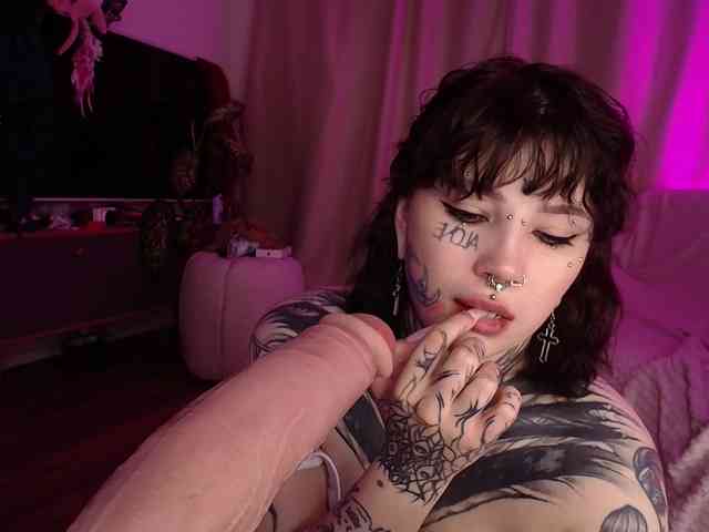tradishka webcam