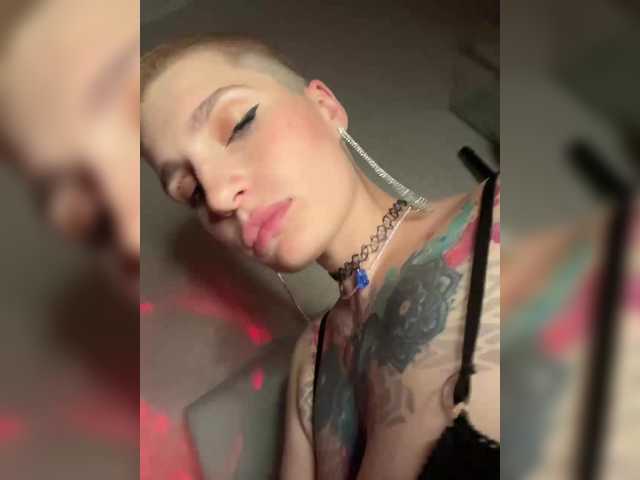 AbsintheGirl live cam on BongaCams
