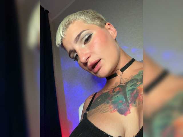 AbsintheGirl live cam on BongaCams