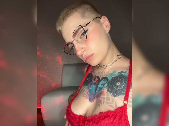 AbsintheGirl live cam on BongaCams
