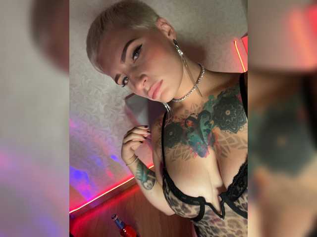 AbsintheGirl live cam on BongaCams