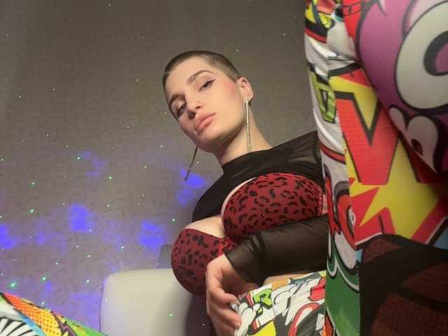 AbsintheGirl live cam