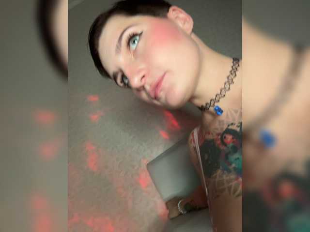 видео AbsintheGirl
