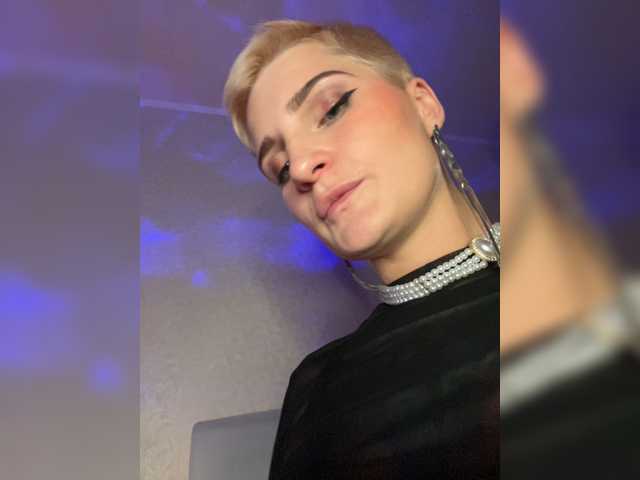 AbsintheGirl, en directo ahora en BongaCams