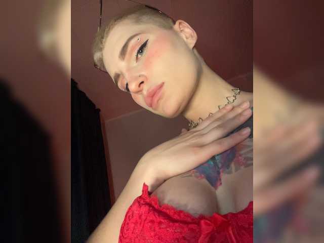 AbsintheGirl live cam on BongaCams