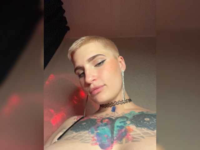 AbsintheGirl live cam on BongaCams