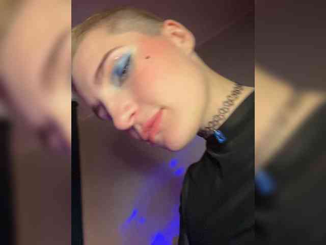 AbsintheGirl Sex Cam Show