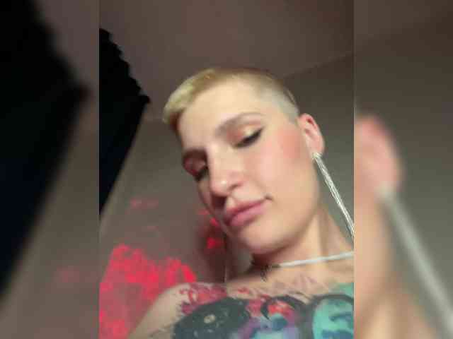 AbsintheGirl Sex Cam Show