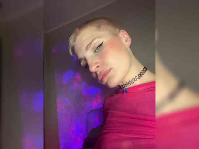 alien-girl webcam