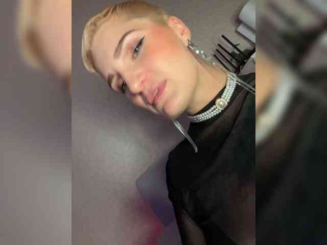 ALIEN_GIRL