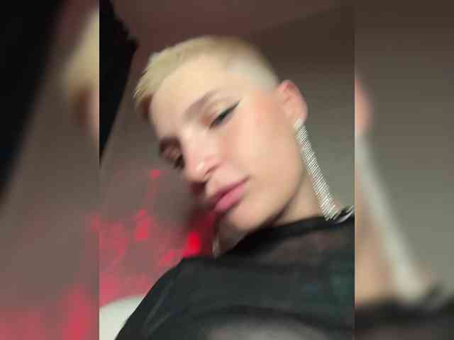 AbsintheGirl Sex Cam Show