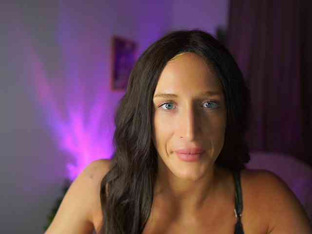 NicoletteShea01 webcam