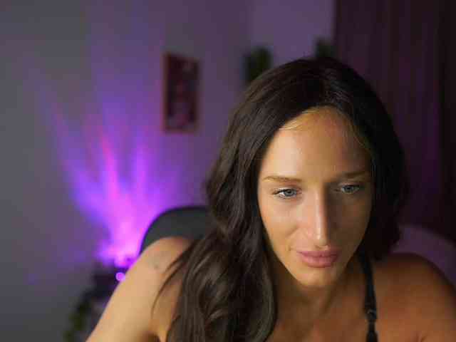 NicoletteShea01 webcam