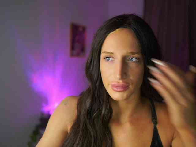 NicoletteShea01 webcam
