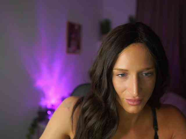 NicoletteShea01 webcam