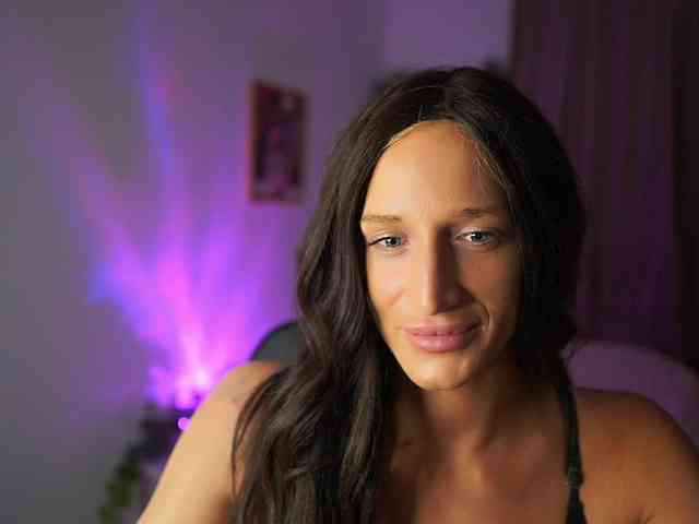 NicoletteShea01 webcam