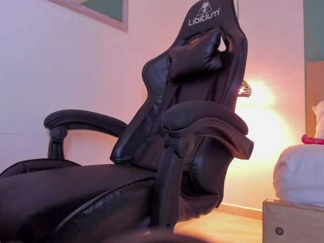 lucy-blue28 live cam on BongaCams