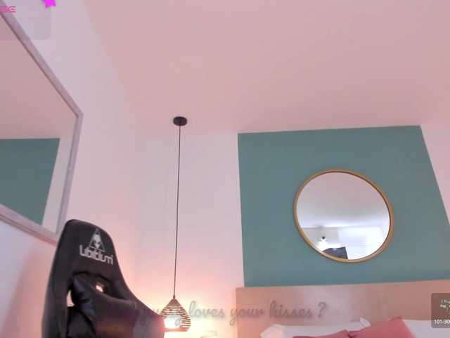 lucy-blue28 live cam on BongaCams
