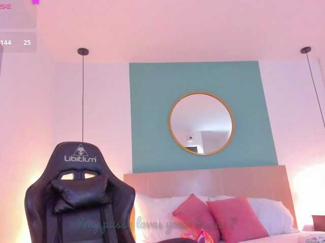 lucy-blue28 live cam on BongaCams