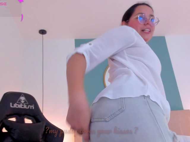 lucy-blue28 live cam on BongaCams