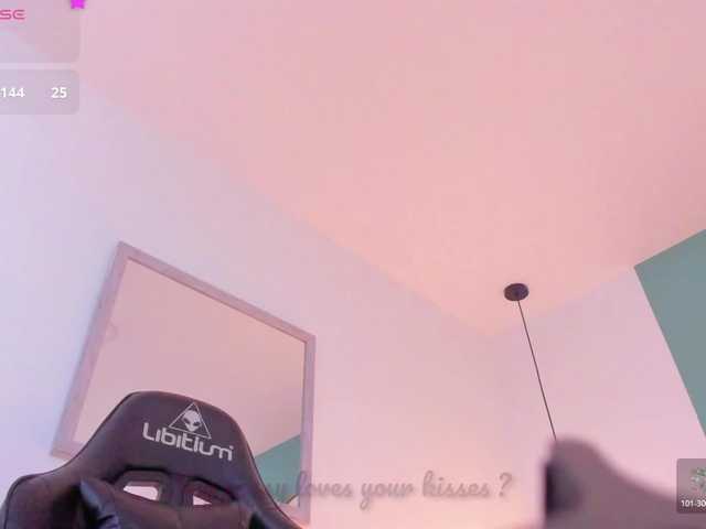 lucy-blue28 live cam on BongaCams
