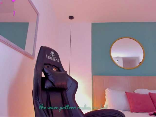lucy-blue28 live cam preview