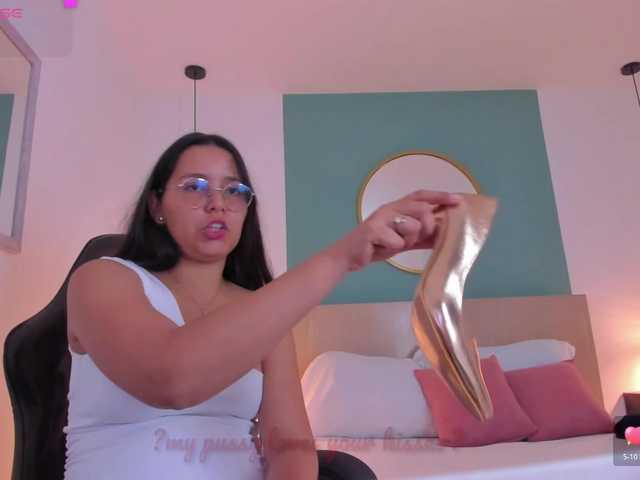 lucy-blue28 live cam on BongaCams