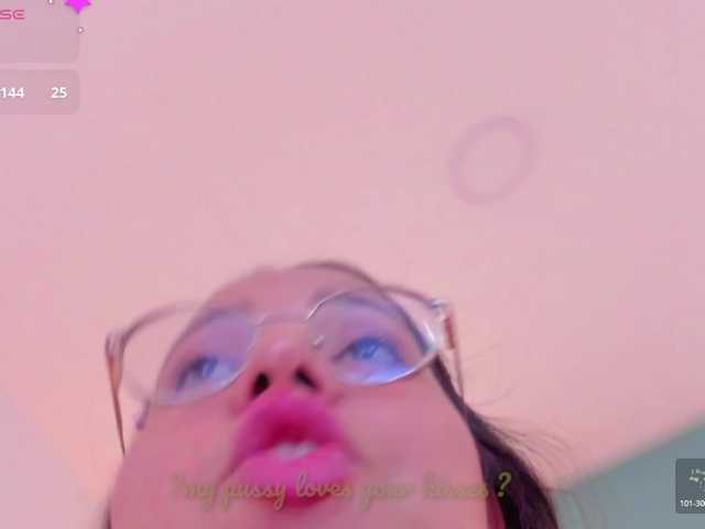 lucy-blue28 live cam on BongaCams
