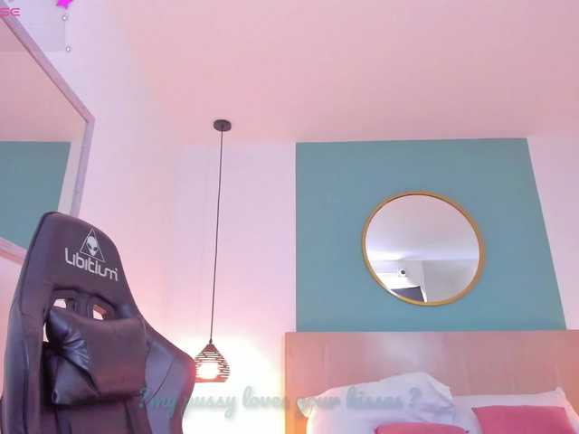 lucy-blue28 live cam on BongaCams