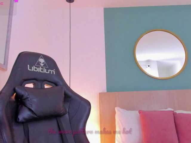 lucy-blue28 live cam preview