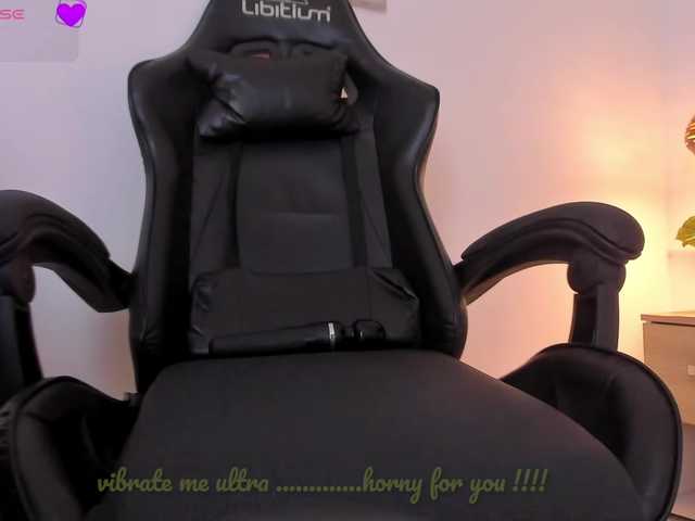 lucy-blue28 live cam on BongaCams