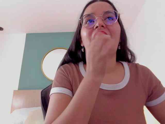 lucy-blue28 webcam