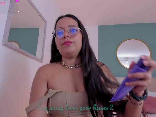 lucy-blue28 webcam