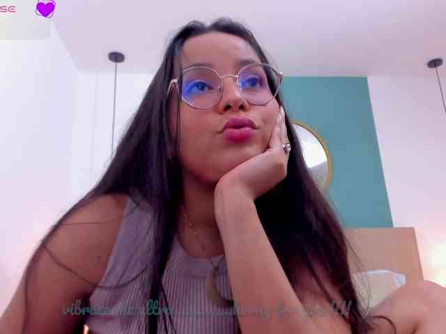 lucy-blue28 webcam