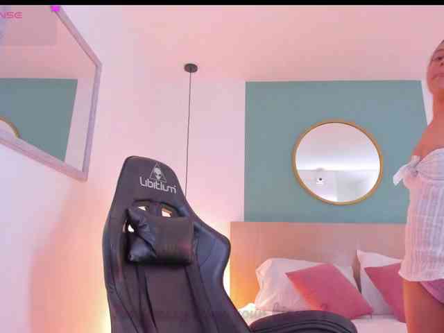 lucy-blue28 webcam