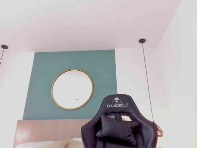 lucy-blue28 webcam