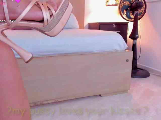 lucy-blue28 webcam