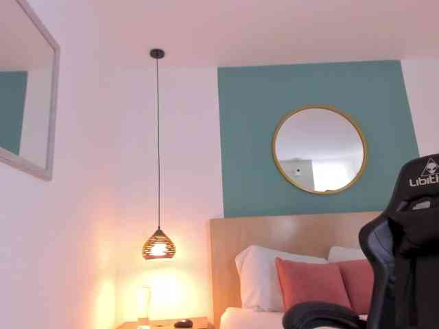 lucy-blue28 webcam